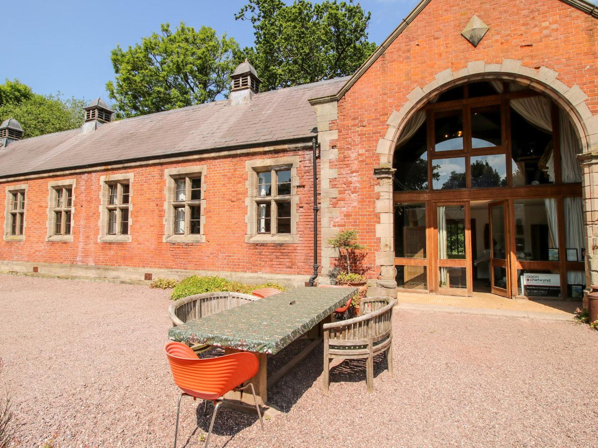 Chetwynd Lodge Stafford Exterior photo